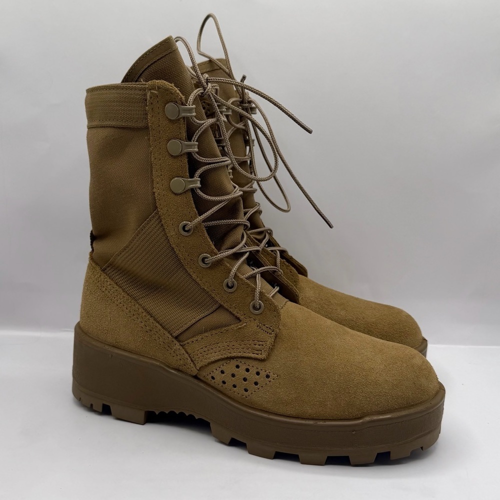 US Army Jungle Combat Boots 6R Made in USA Vibram Sole Coyote Tan Military New